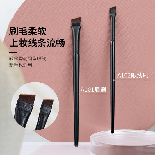 Angled Eyeliner & Brow Brush