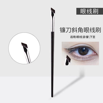 Angled Eyeliner & Brow Brush