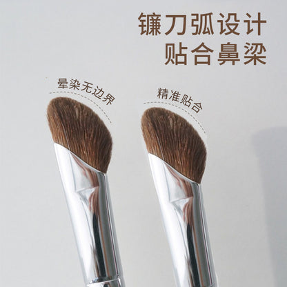 Angled Nose Contour Brush