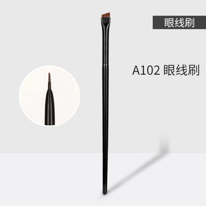 Angled Eyeliner & Brow Brush